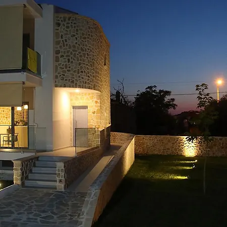 La Pierre Apartment